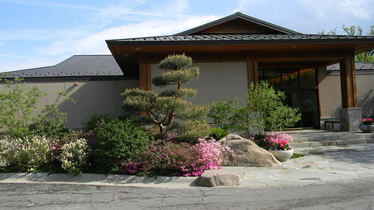 Anderson Japanese Gardens, Rockford, Illinois. Photograph from Wikimedia Commons.