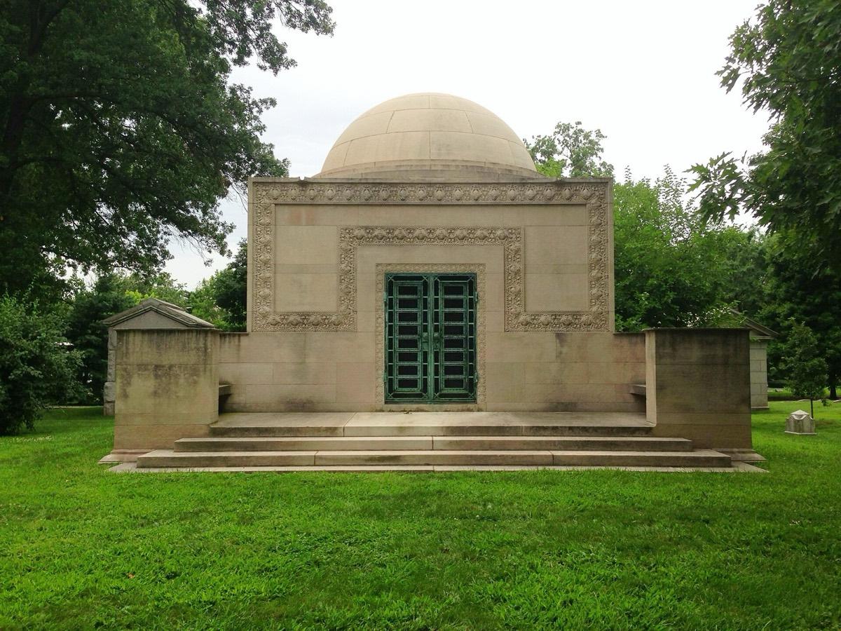 Bellefontaine Cemetery and Arboretum, St. Louis, Missouri. Photograph from Wikimedia Commons.