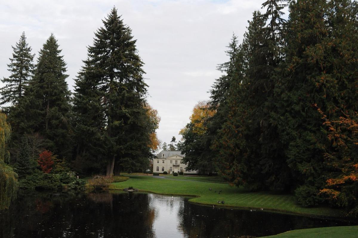 Bloedel Reserve, Bainbridge Island, Washington. Photograph from Wikimedia Commons.