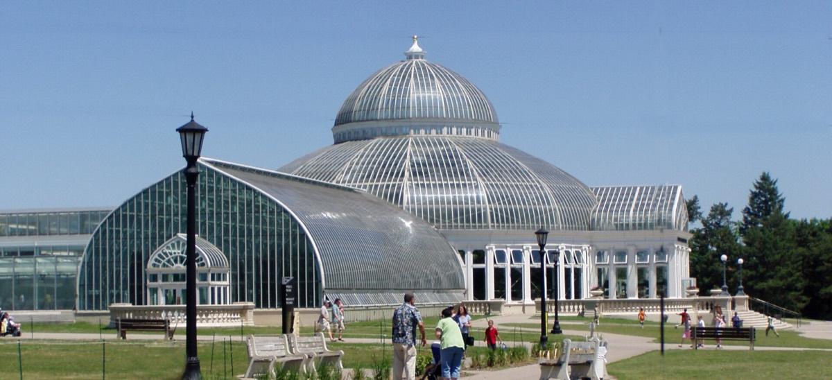 Como Park Zoo & Conservatory, Saint Paul, Minnesota. Photograph from Wikimedia Commons.