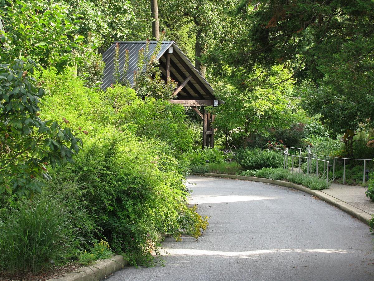 Delaware Center for Horticulture, Wilmington, Delaware. Photograph from Wikimedia Commons.