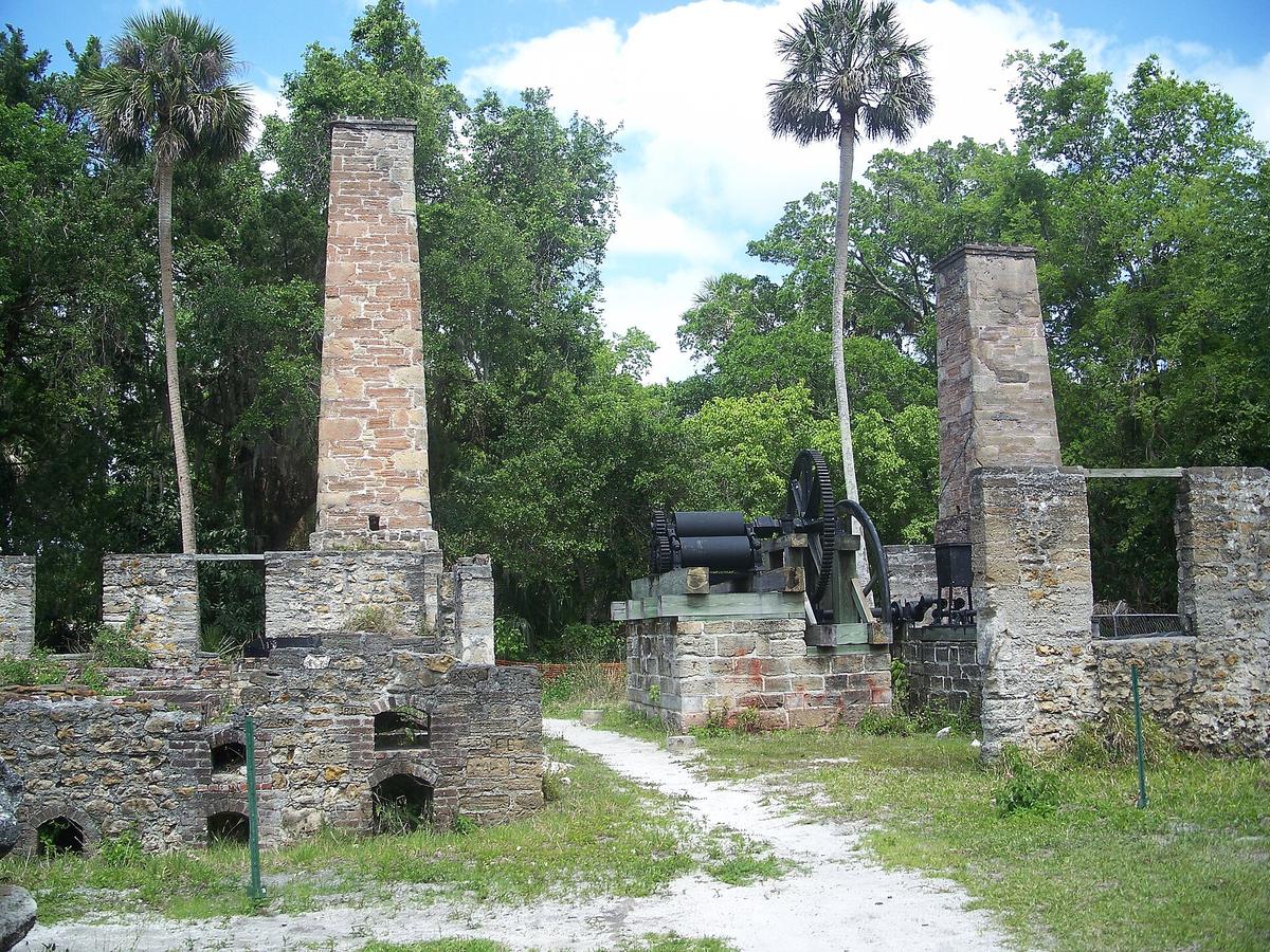 Dunlawton Sugar Mill Gardens, Port Orange, Florida. Photograph from Wikimedia Commons.