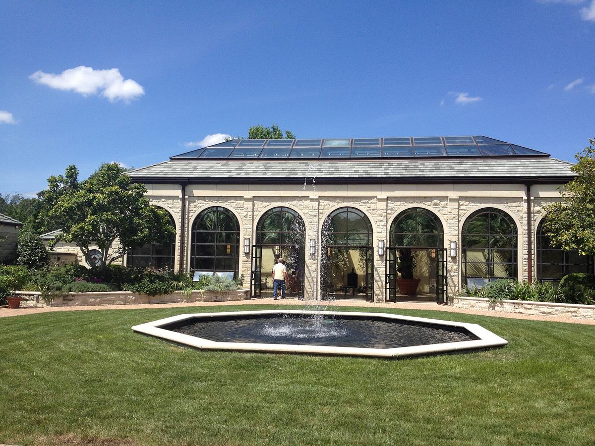 Ewing and Muriel Kauffman Memorial Garden, Kansas City, Missouri. Photograph from Wikimedia Commons.