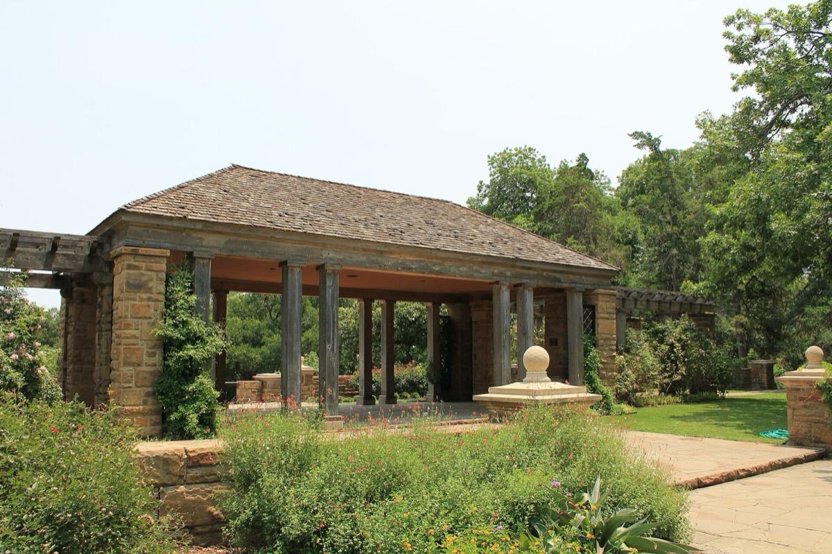 Fort Worth Botanic Garden, Fort Worth, Texas. Photograph from Wikimedia Commons.