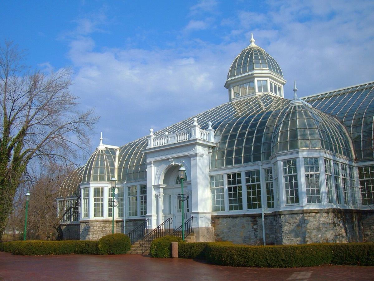 Franklin Park Conservatory and Botanical Gardens, Columbus, Ohio. Photograph from Wikimedia Commons.