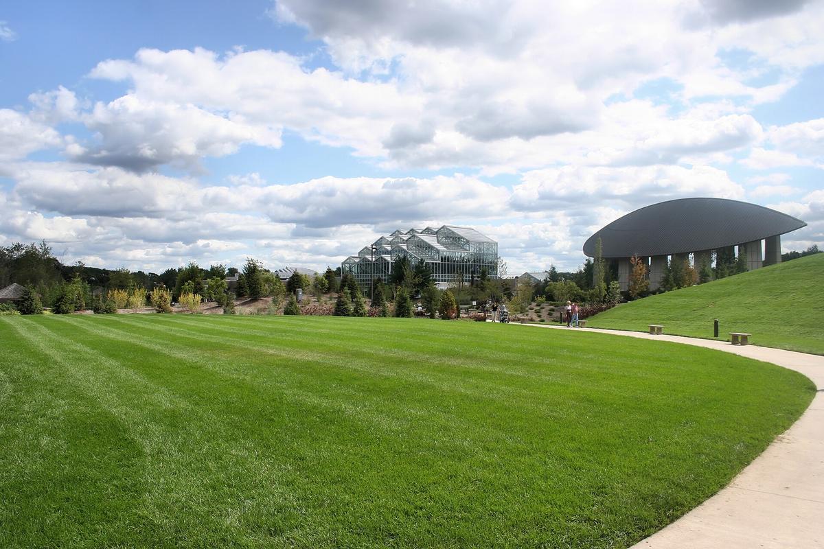 Frederik Meijer Gardens & Sculpture Park, Grand Rapids, Michigan. Photograph from Wikimedia Commons.