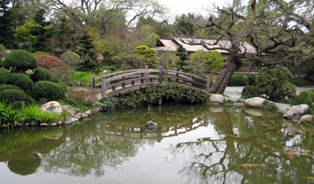 Hakone Estate and Gardens, Saratoga, California. Photograph from Wikimedia Commons.