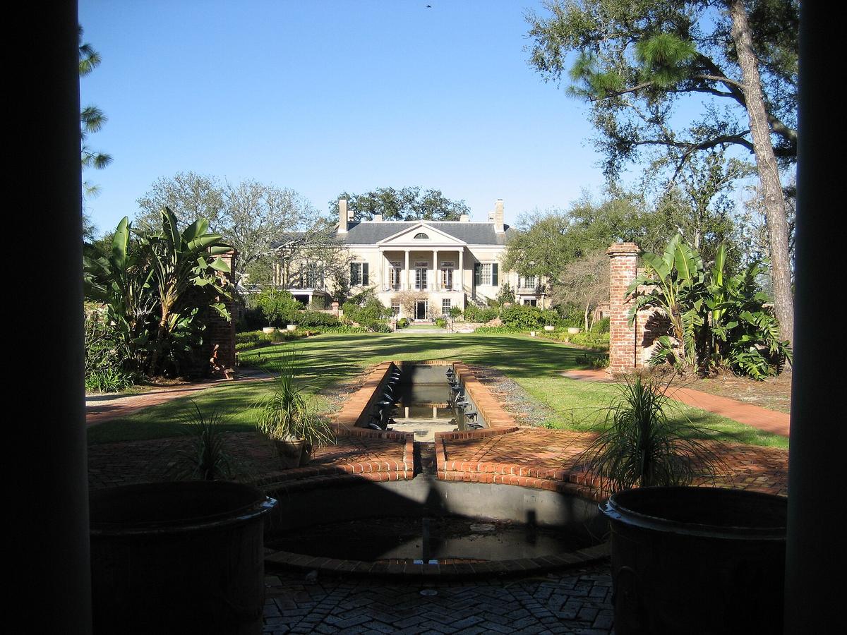Longue Vue, New Orleans, Louisiana. Photograph from Wikimedia Commons.