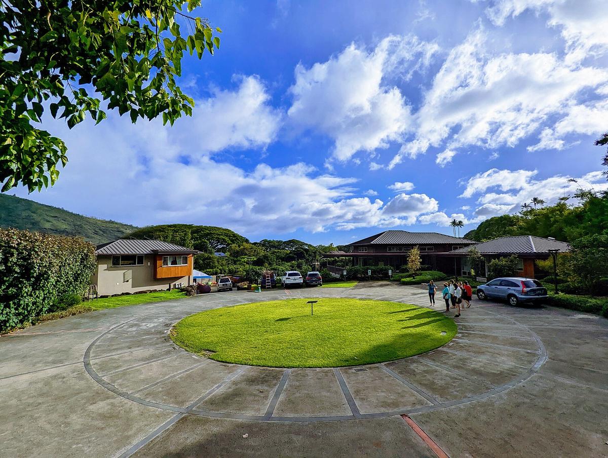 Mānoa Heritage Center, Honolulu, Hawaii. Photograph from Wikimedia Commons.