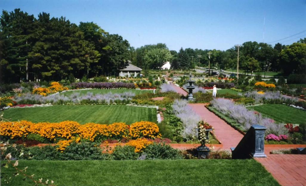 Munsinger / Clemens Gardens, St Cloud, Minnesota. Photograph from Wikimedia Commons.