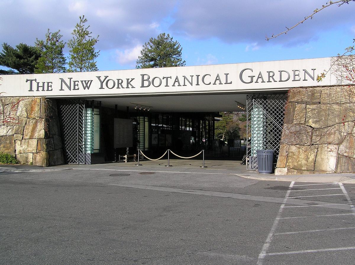 New York Botanical Garden, Bronx, New York. Photograph from Wikimedia Commons.