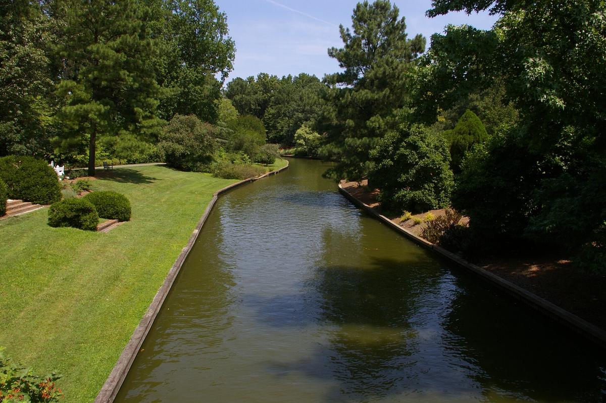 Norfolk Botanical Garden, Norfolk, Virginia. Photograph from Wikimedia Commons.