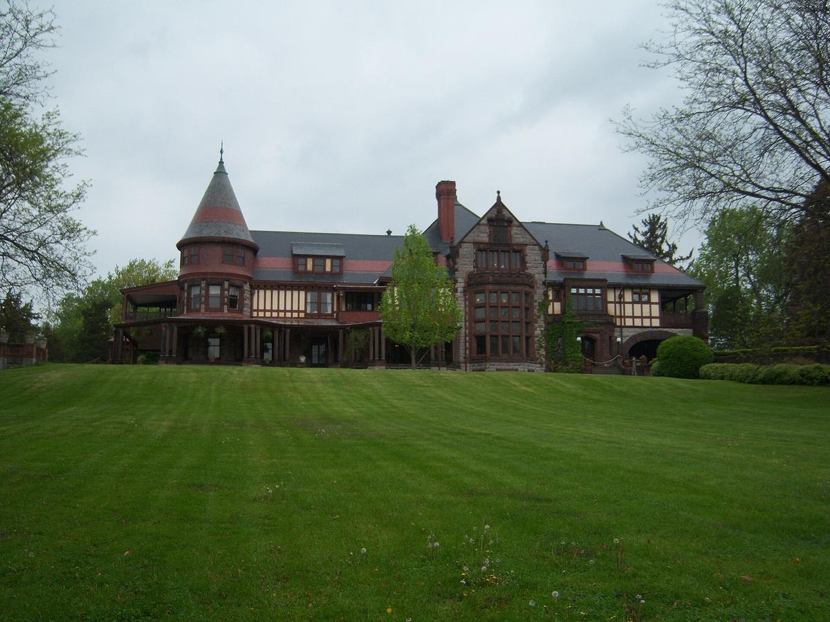 Sonnenberg Gardens & Mansion State Historic Park, Canandaigua, New York. Photograph from Wikimedia Commons.
