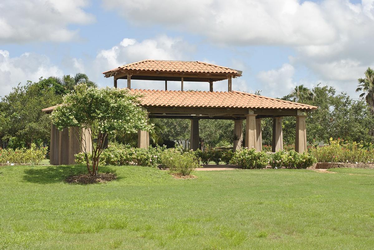 South Texas Botanical Gardens & Nature Center, Corpus Christi, Texas. Photograph from Wikimedia Commons.