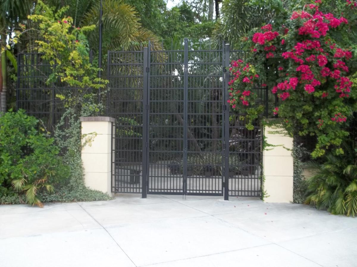 Sunken Gardens, St. Petersburg, Florida. Photograph from Wikimedia Commons.